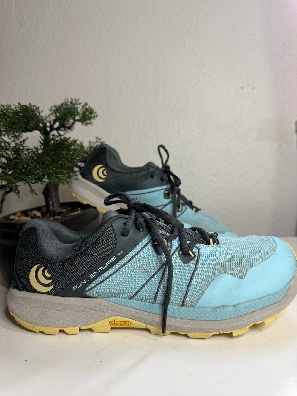 Topo runventure 4 women size 8 Blue Trail Running Shoes with Yellow Accents -